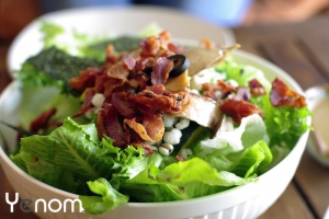 Salade met bacon en cashewnoten