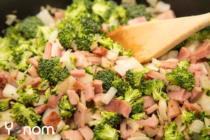 Broccoli met ham en aardappelpuree